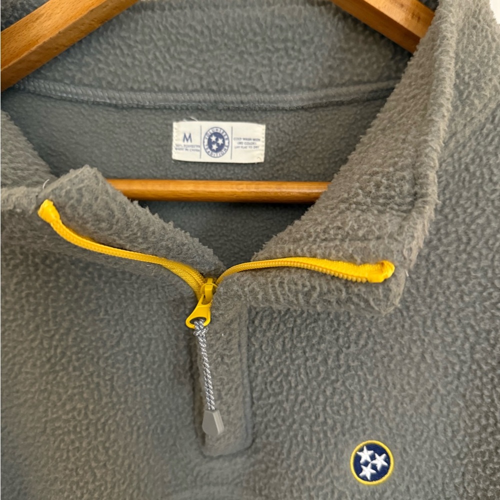 Volunteer Traditions Gray Quarter-Zip Fleece Pullover – Medium